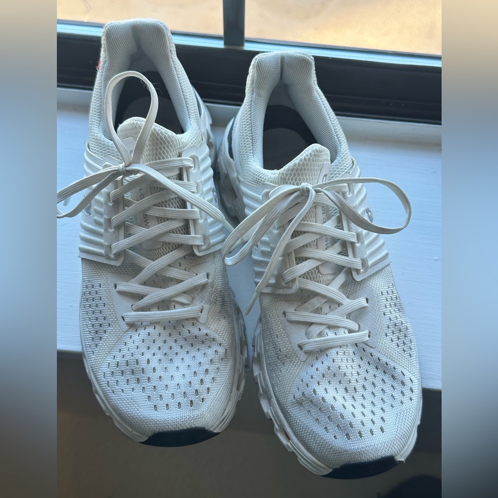 White OnCloud Running Sneakers - Cloudswift